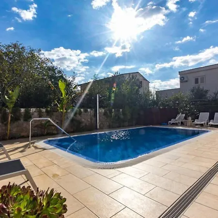 Koralj °1 With Swimming Pool Krk Town