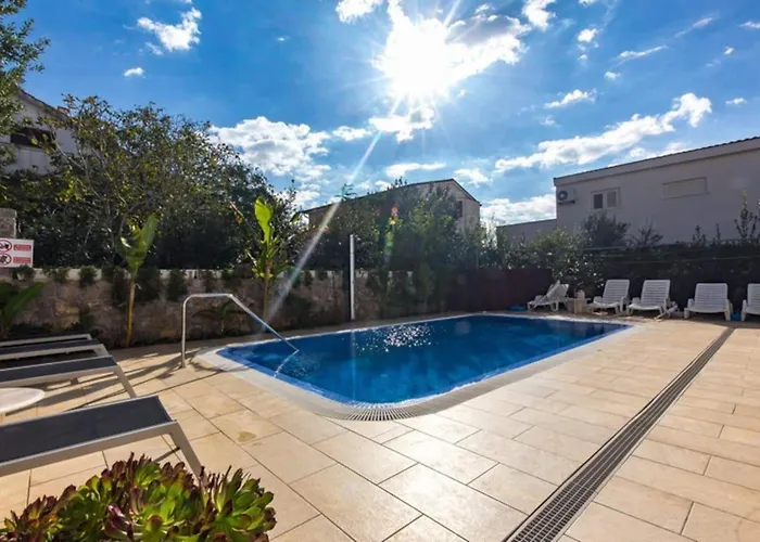 Koralj °1 With Swimming Pool Krk Town
