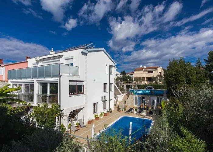 Koralj °1 With Swimming Pool Apartmán Krk Town