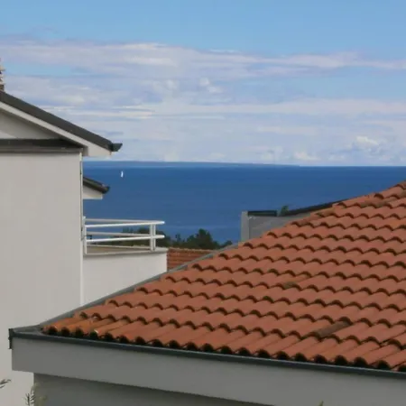 Apartment Koralj °1 With Swimming Pool