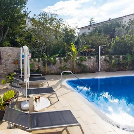 Koralj °1 With Swimming Pool Apartment *