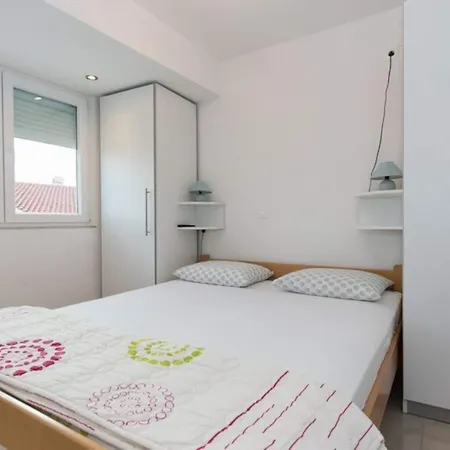 Koralj °1 With Swimming Pool Apartment