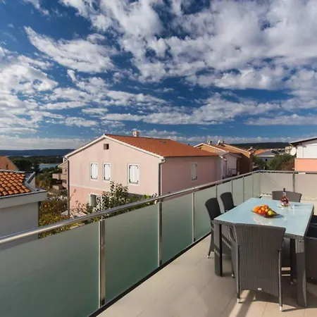 Apartment Koralj °1 With Swimming Pool