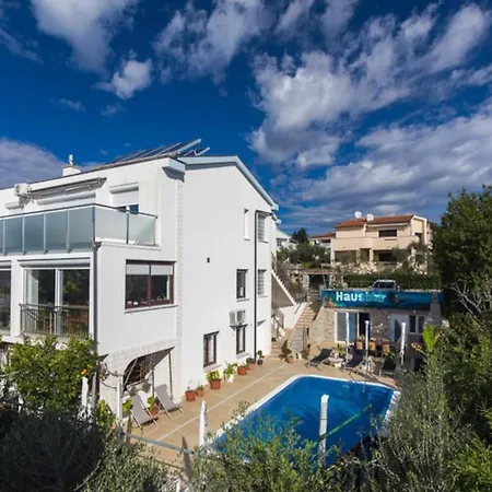 Koralj °1 With Swimming Pool Apartment Krk Town