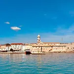 Koralj °1 With Swimming Pool